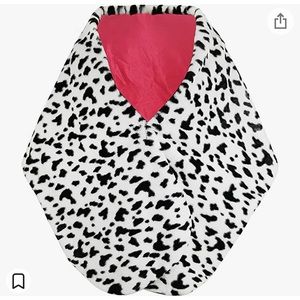 Curella De Vil costume shawl